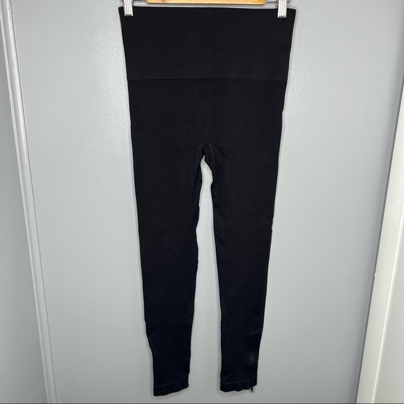 SPANX Black Seamless Look At Me Now Ankle Zip Leggings - Picture 6 of 6